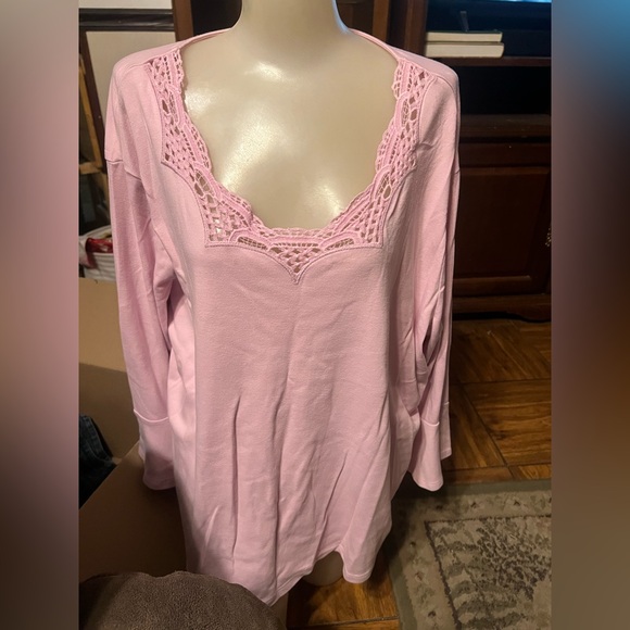 Draper’s & Damon’s Tops - Chic Pink Crochet Detail Long Sleeve Top